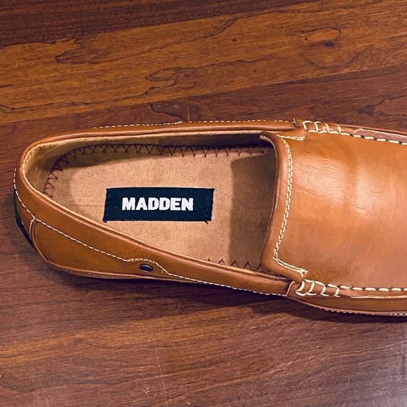 🌟HP🌟Like New! Madden M-Need Tan Faux Leather Slip-On Loafer 9.5 - Picture 8 of 12